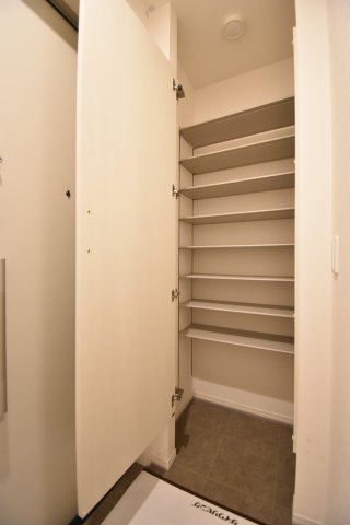 Clashist墨江(クラシストスミエ)の玄関