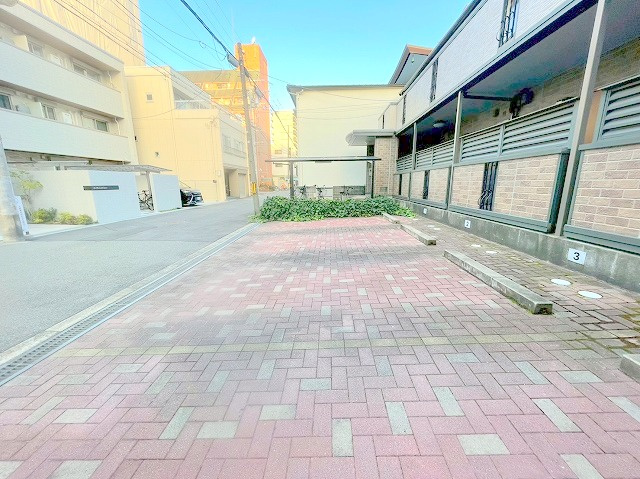 グランシャンブルの駐車場