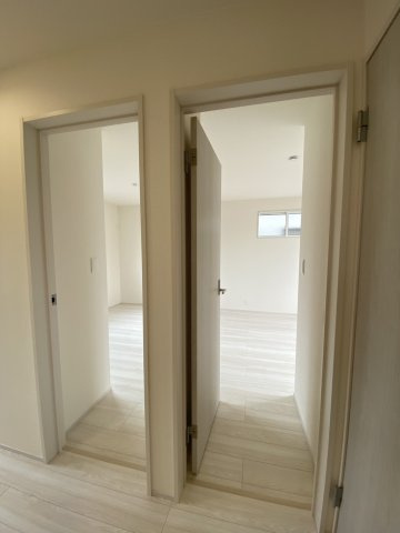 【洋室】 | 川越市豊田町二丁目　新築戸建　1号棟 | 2部屋続き間です。