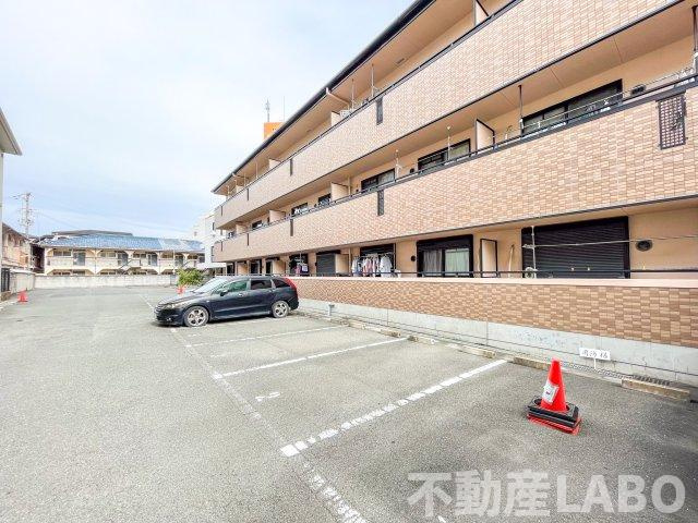 グレイスコートの駐車場