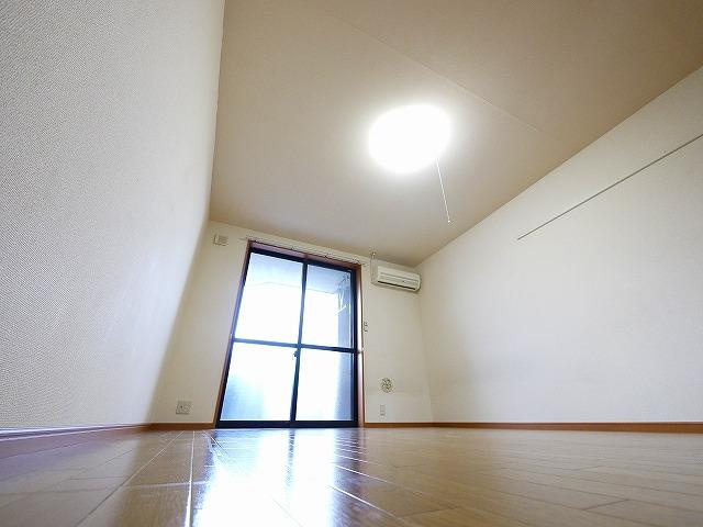 プランドール大和の寝室|広々とした洋室です