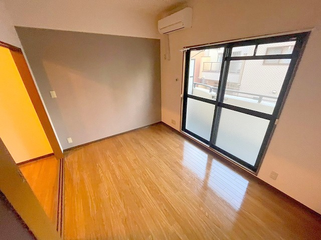 WEST VILLAの居間・リビング