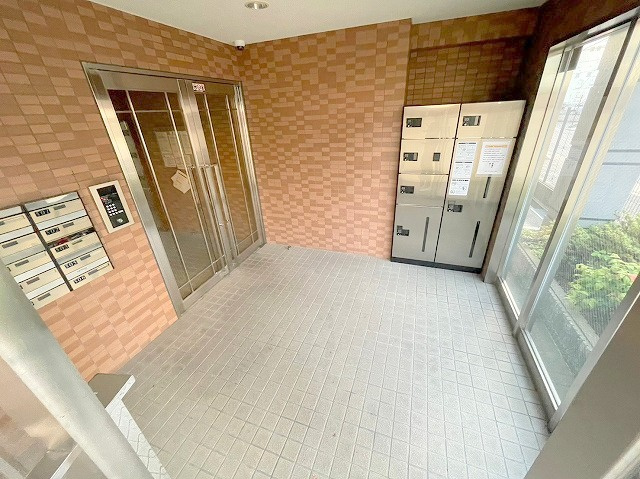 WEST VILLAのエントランス