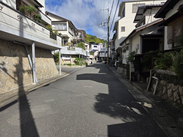 【前面道路含む現地写真】 | 山科区川田山田　中古戸建（賃貸オーナーチェンジ）