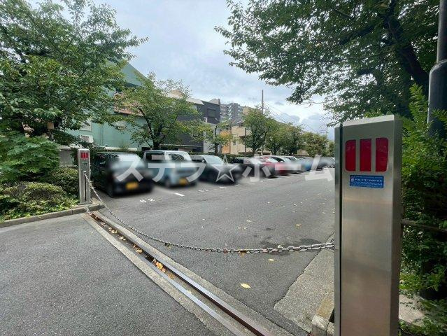 ベル・パークシティB棟の駐車場|駐車場があります