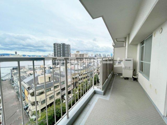 ベル・パークシティB棟のバルコニー|バルコニーからの眺めを楽しみながら食事をしませんか