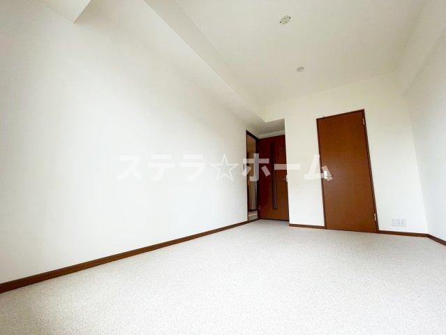 ベル・パークシティB棟の洋室|広々とした洋室です