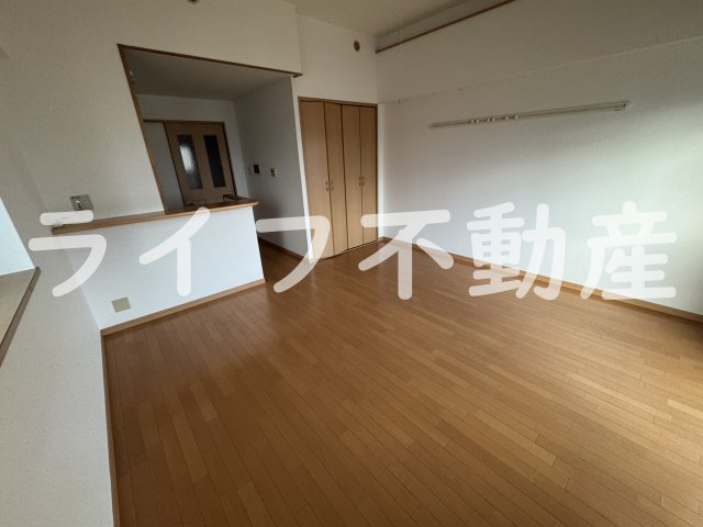 ロータリーマンション長田東の居間・リビング|ゆったりとした居間です