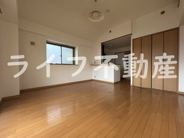 ロータリーマンション長田東の居間・リビング|こちらの居間で趣味の時間をお楽しみください