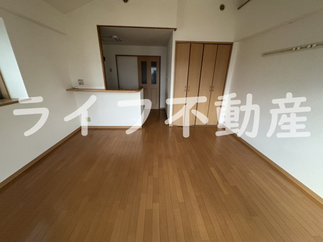 ロータリーマンション長田東の内装|明るい室内です