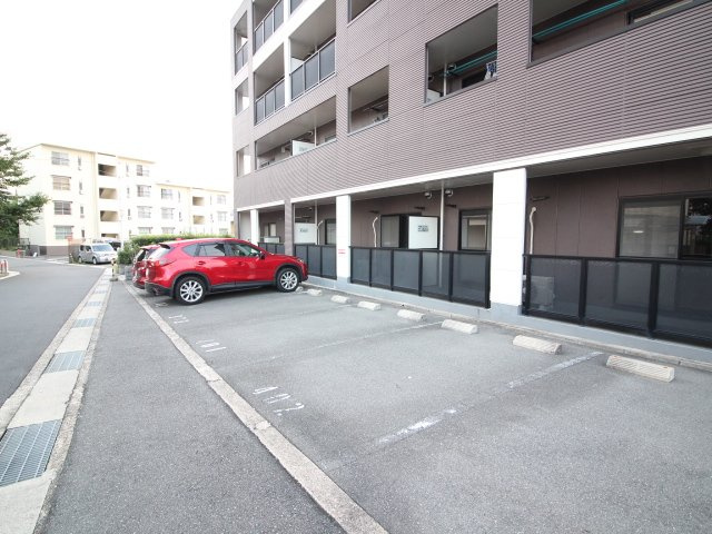 エステイト3の駐車場