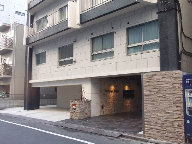 プレシアス本郷のエントランス
