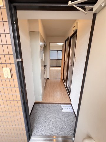 大阪市城東区今福西３丁目の賃貸マンションの玄関