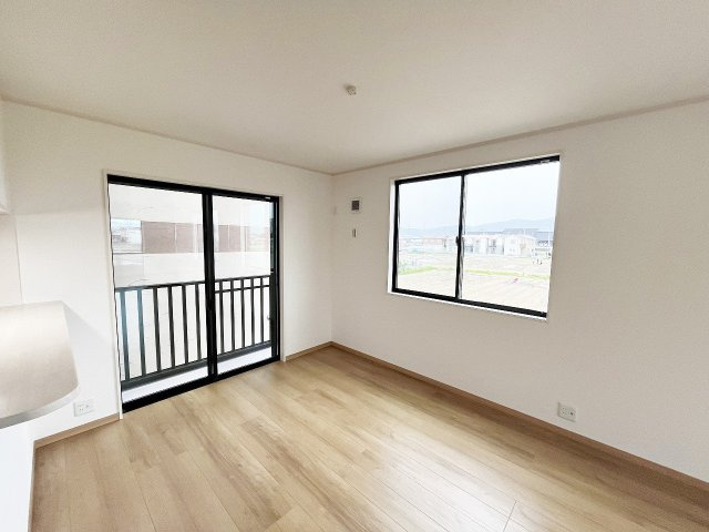 【中古戸建】京都市伏見区久我御旅町「長岡京駅」3LDKの居間・リビング