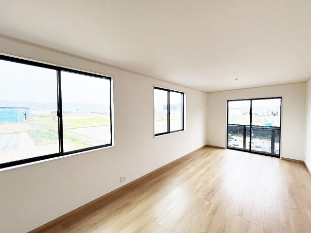 【中古戸建】京都市伏見区久我御旅町「長岡京駅」3LDKの居間・リビング