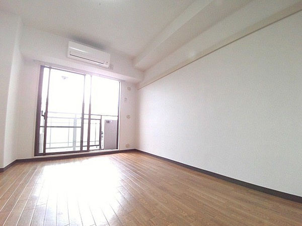 アージュ・リベルテ本山の洋室