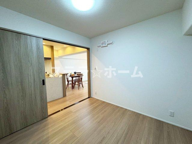 豊中緑ヶ丘サンハイツD棟の洋室|落ち着いた色調の洋室です