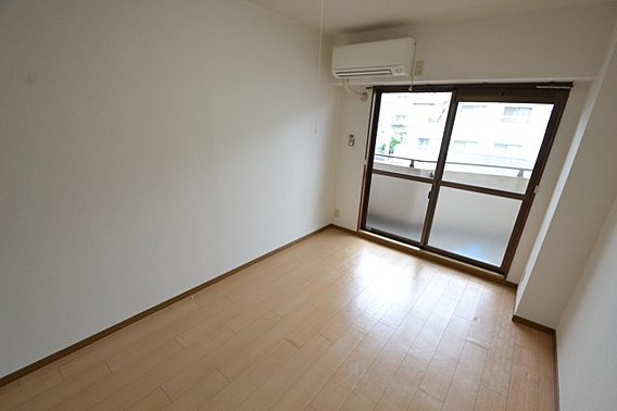 フォルティナドムスの洋室