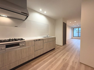 【キッチン】 | 右京区梅津中村町 | キッチン横に収納があり、食品の保管にも便利！