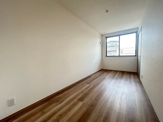 【子供部屋】 | 右京区梅津中村町 | 子ども部屋や書斎など用途が豊富な6.2帖の洋室です