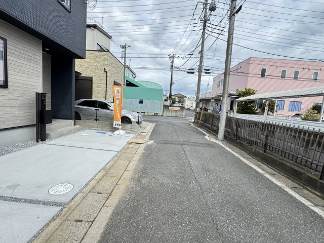 三郷市新和４丁目新築戸建（新和９期）の前面道路含む現地写真|東側前面道路
