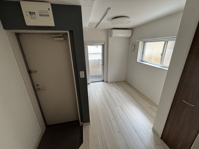 MELDIA行徳の玄関