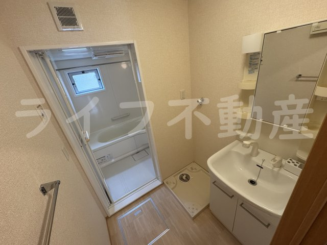 グレース中谷B棟の洗面所|広い洗面スペース