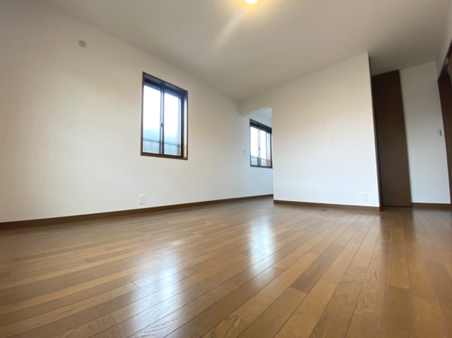 京都市西京区御陵峰ケ堂町2丁目の洋室|2階 洋室（約8帖）
お子様部屋・書斎等、様々な用途でご使用可能です。