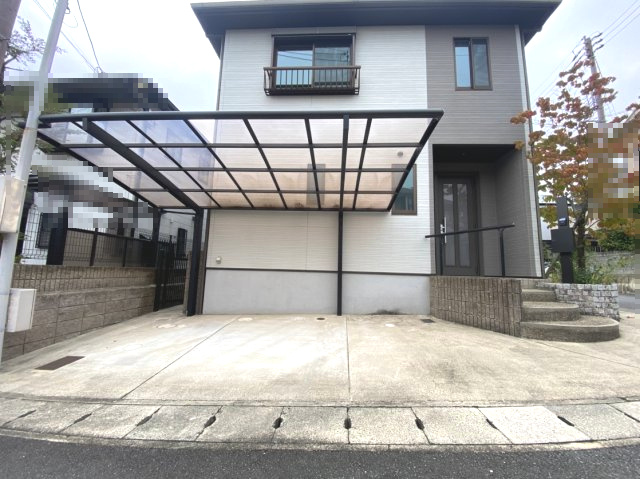 京都市西京区御陵峰ケ堂町2丁目の外観|北西角地の木造2階建て