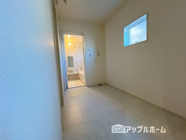 【新築戸建】深谷市上柴町西第5の脱衣所|広々した脱衣室