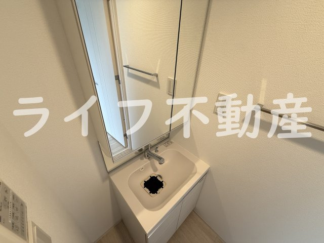 アドバンス大阪バレンシアの独立洗面台|独立洗面化粧台が付いています