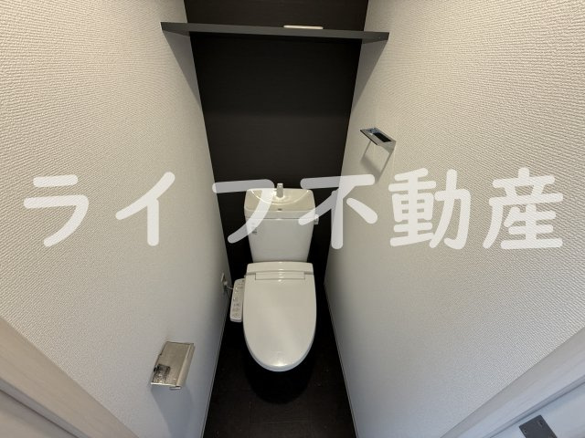 アドバンス大阪バレンシアのトイレ|シンプルで使いやすいトイレです