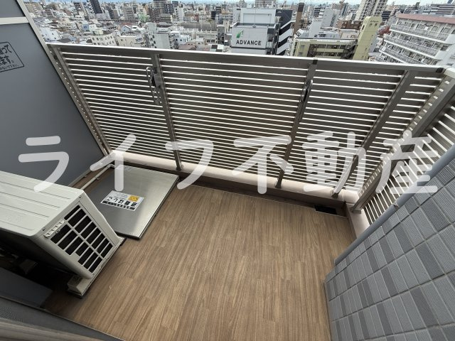 アドバンス大阪バレンシアのバルコニー|お洗濯にも便利なバルコニー付き