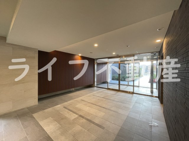 アドバンス大阪バレンシアのロビー|落ち着いたロビーです