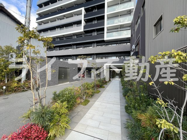 アドバンス大阪バレンシアのエントランス|建物の内部です