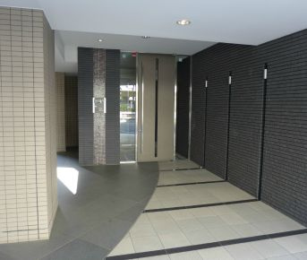 【エントランス】 | カルペンテリアエッセ | 建物の内部です