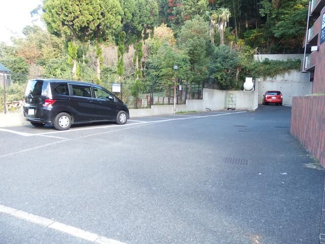 エヌケイパレスの駐車場