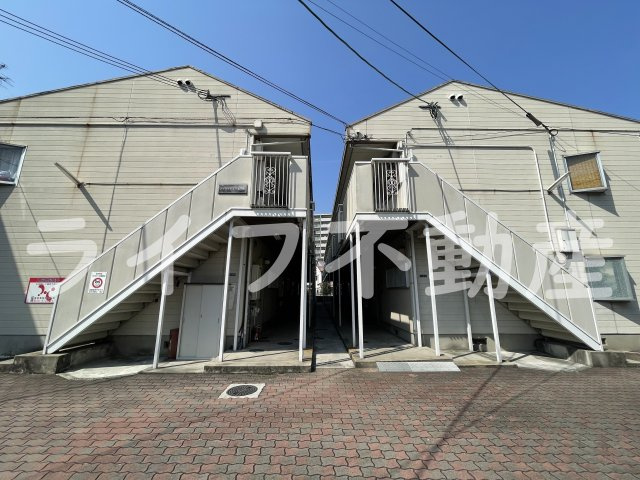 アイケイハイツ高井田B棟の外観|おしゃれな外観です