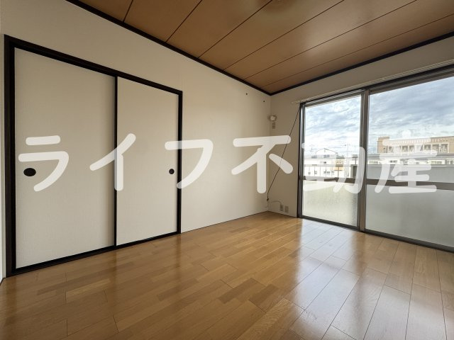 アイケイハイツ高井田B棟の居間・リビング|リビングです