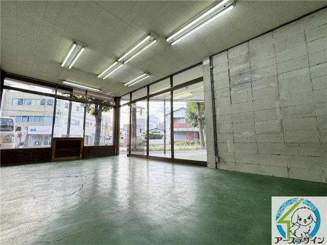 春名文化の内装