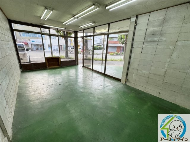 春名文化の内装