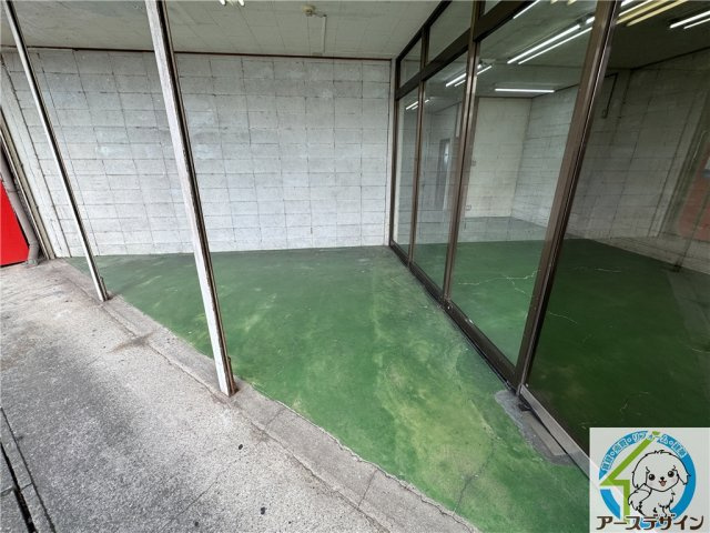 春名文化の内装