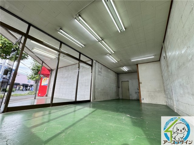 春名文化の内装