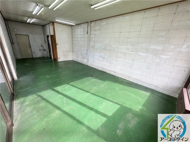 春名文化の内装