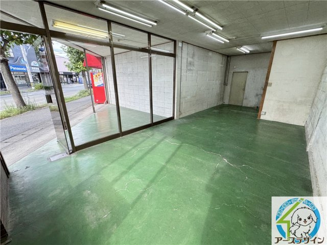 春名文化の内装