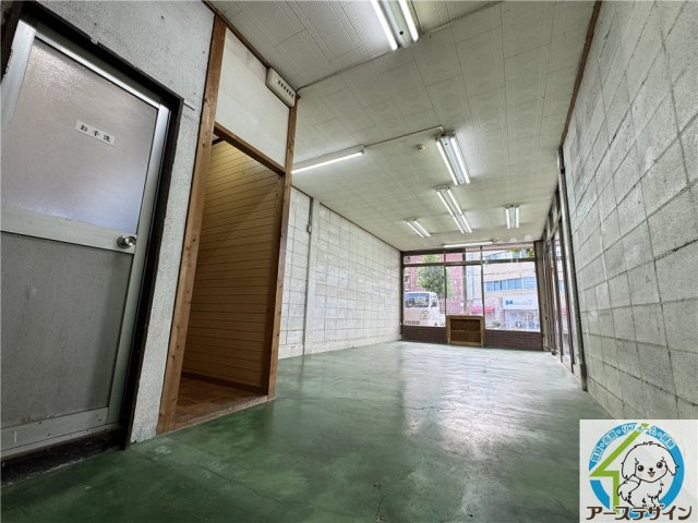 春名文化の内装