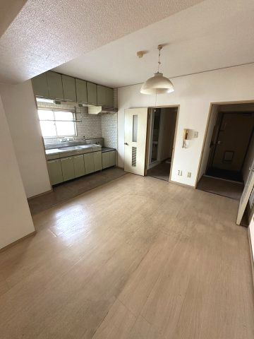 サンシティ瓦町の居間・リビング