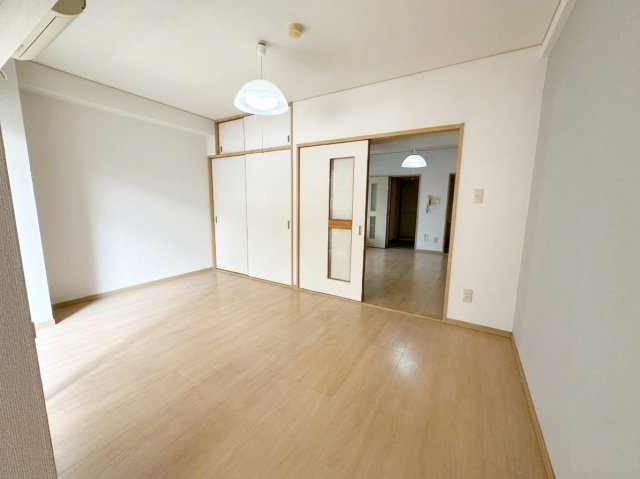サンシティ瓦町の洋室