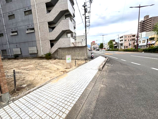 松山市湊町１丁目の売地の前面道路含む現地写真|前面道路含む現地写真です