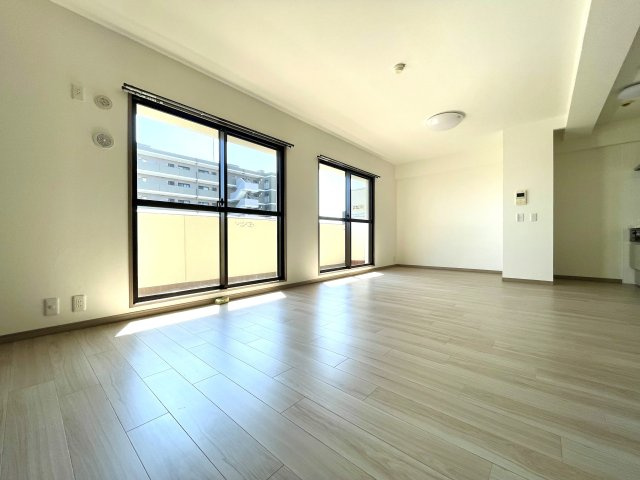 ヴォルフスガルテン熊本南B棟の居間・リビング